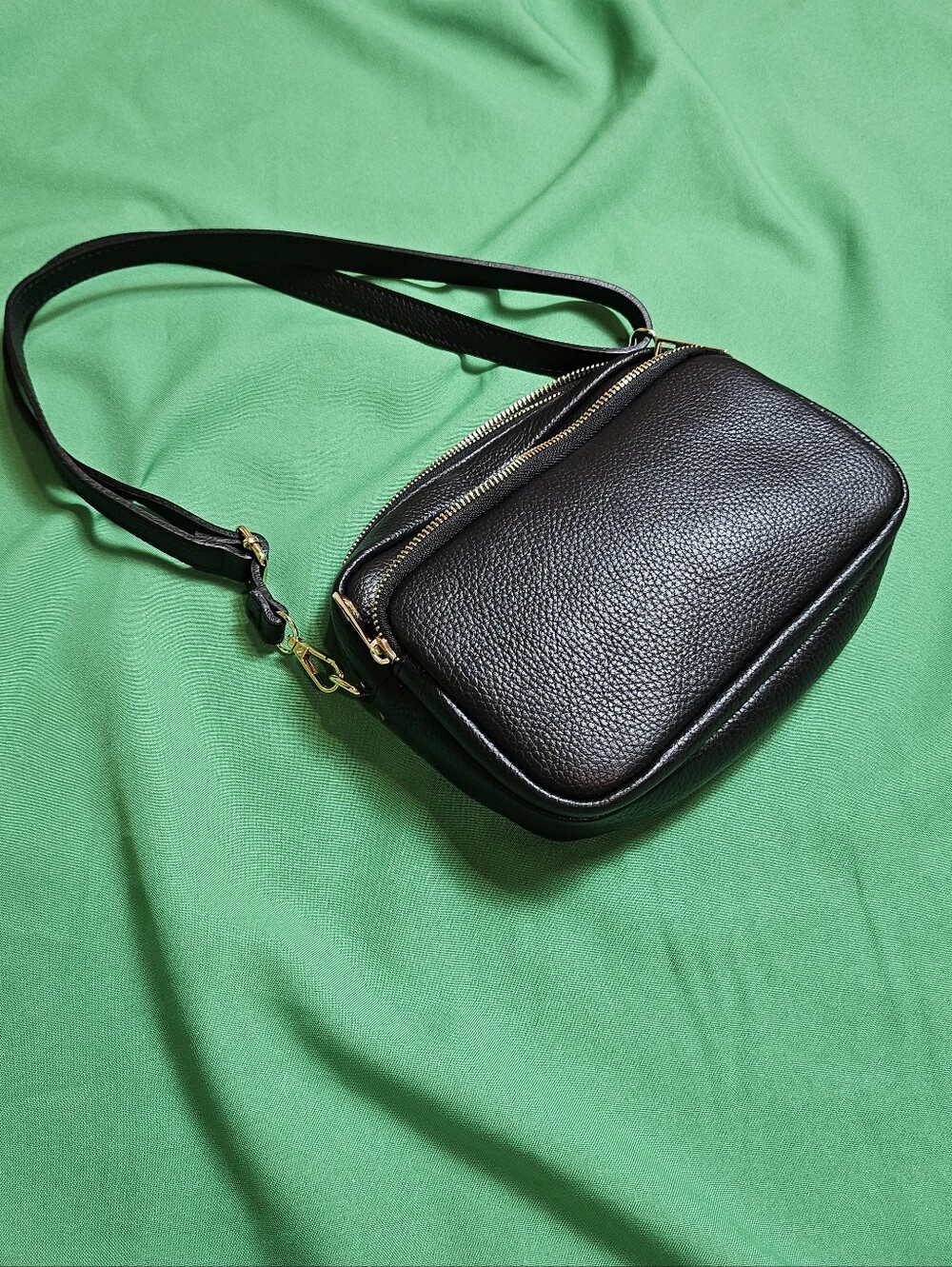 Vera Pelle Black Italian Leather Crossbody Bag | Pebbled Leather Camera Bag